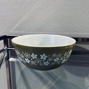 Vintage Pyrex Spring Blossom 2.5L
Mixing Bowls Retro White Avocado Green Daisy